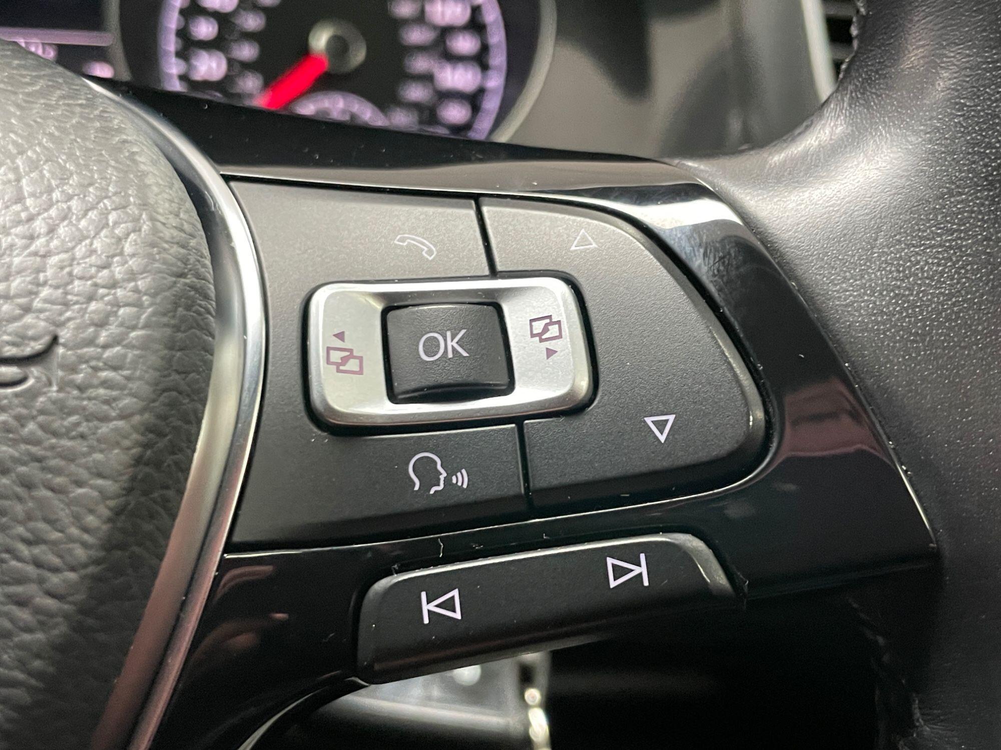 Volkswagen Golf - Image 36