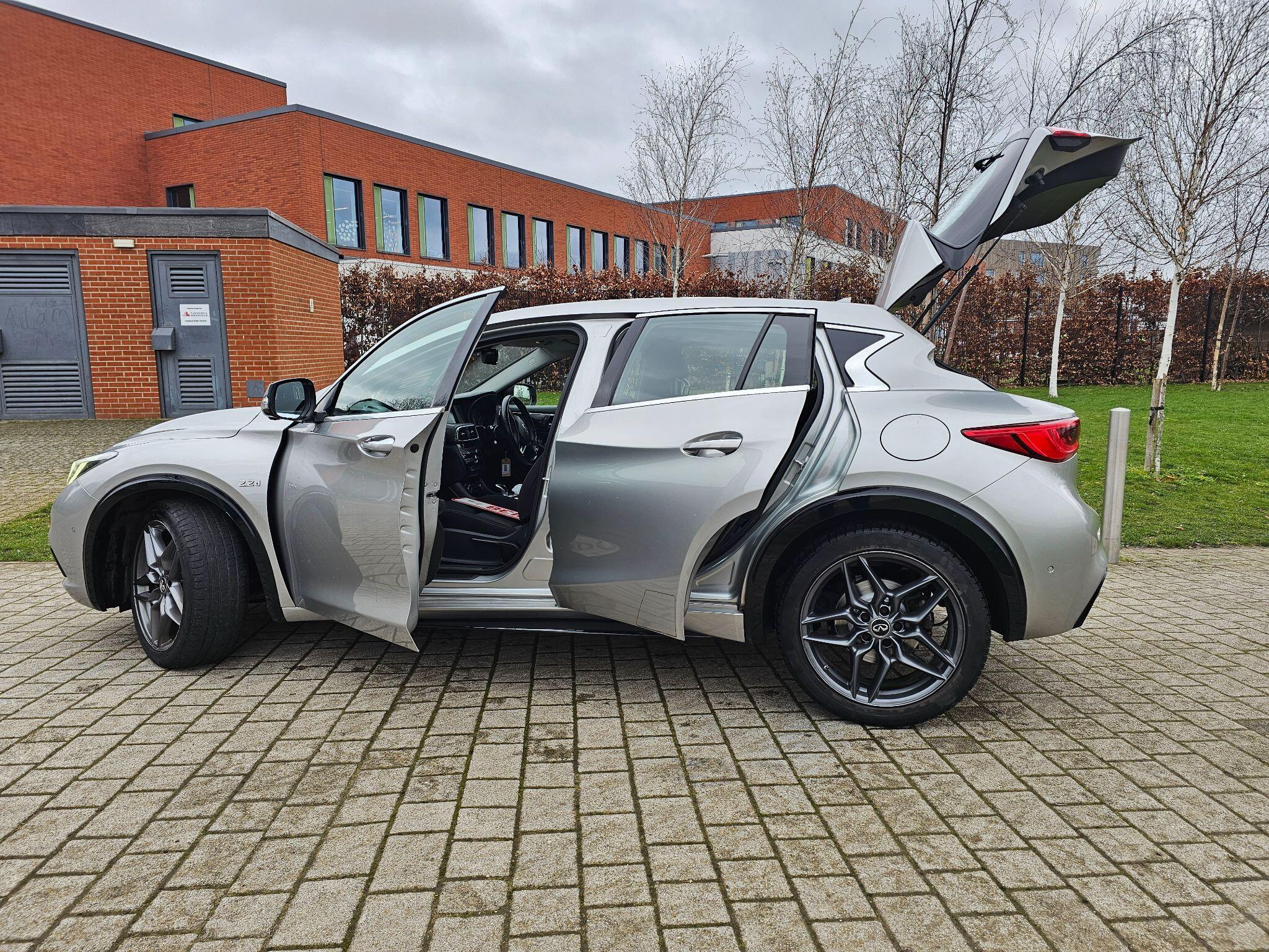 Infiniti Q30 - Image 14