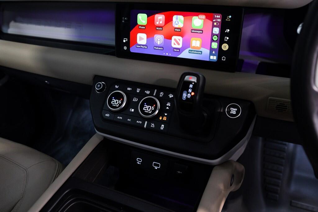 Land Rover Defender 110 - Image 12