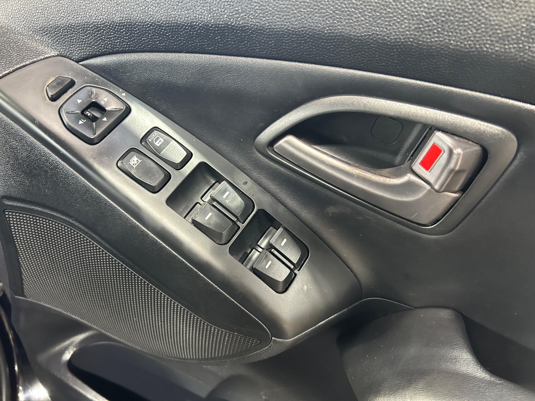 Hyundai ix35 - Image 11