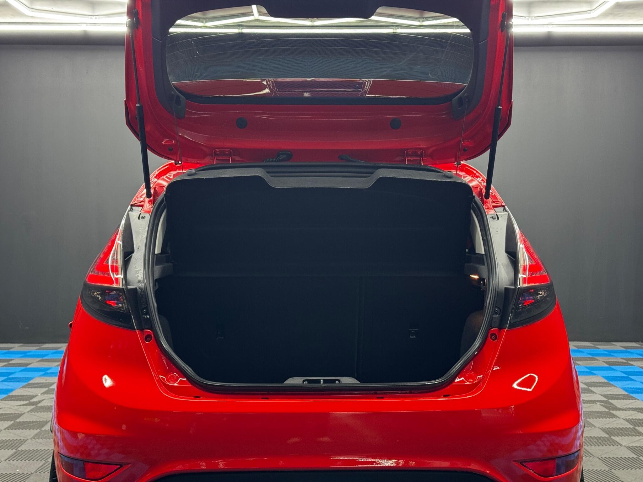 Ford Fiesta - Image 32