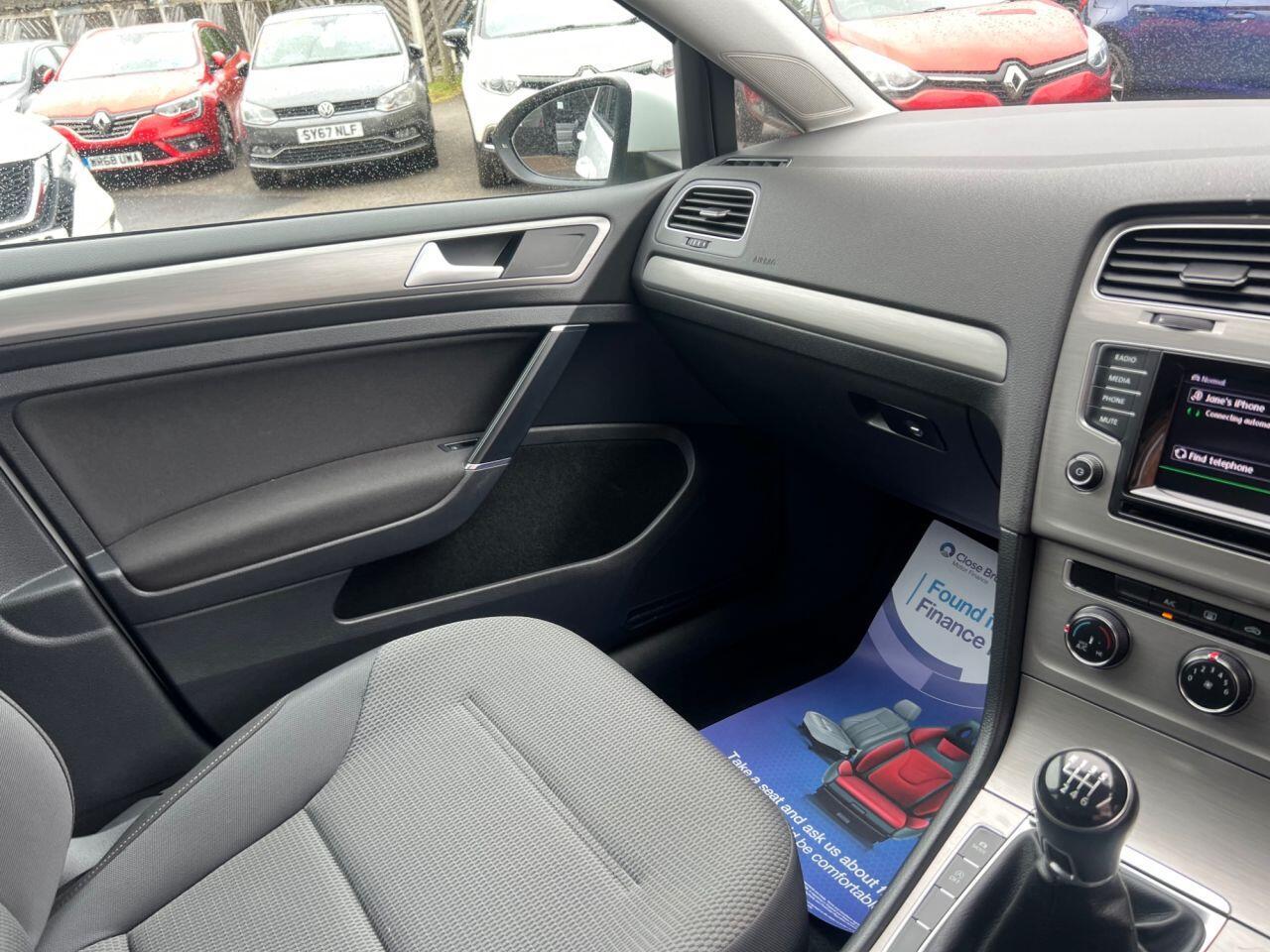 Volkswagen Golf - Image 29