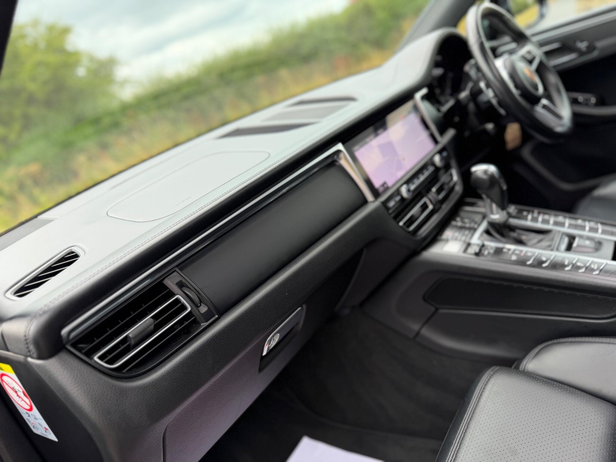 Porsche Macan - Image 20