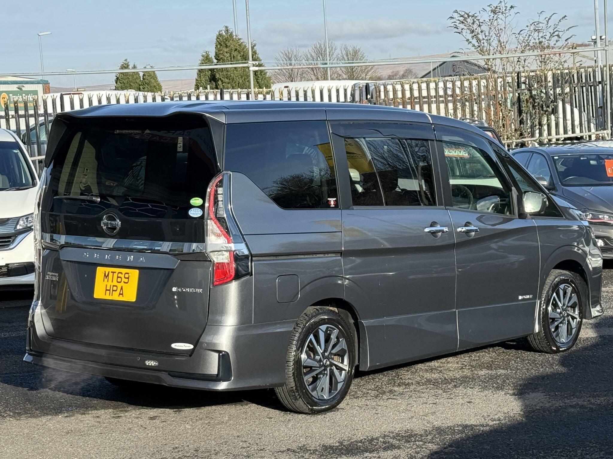 Nissan Serena - Image 20