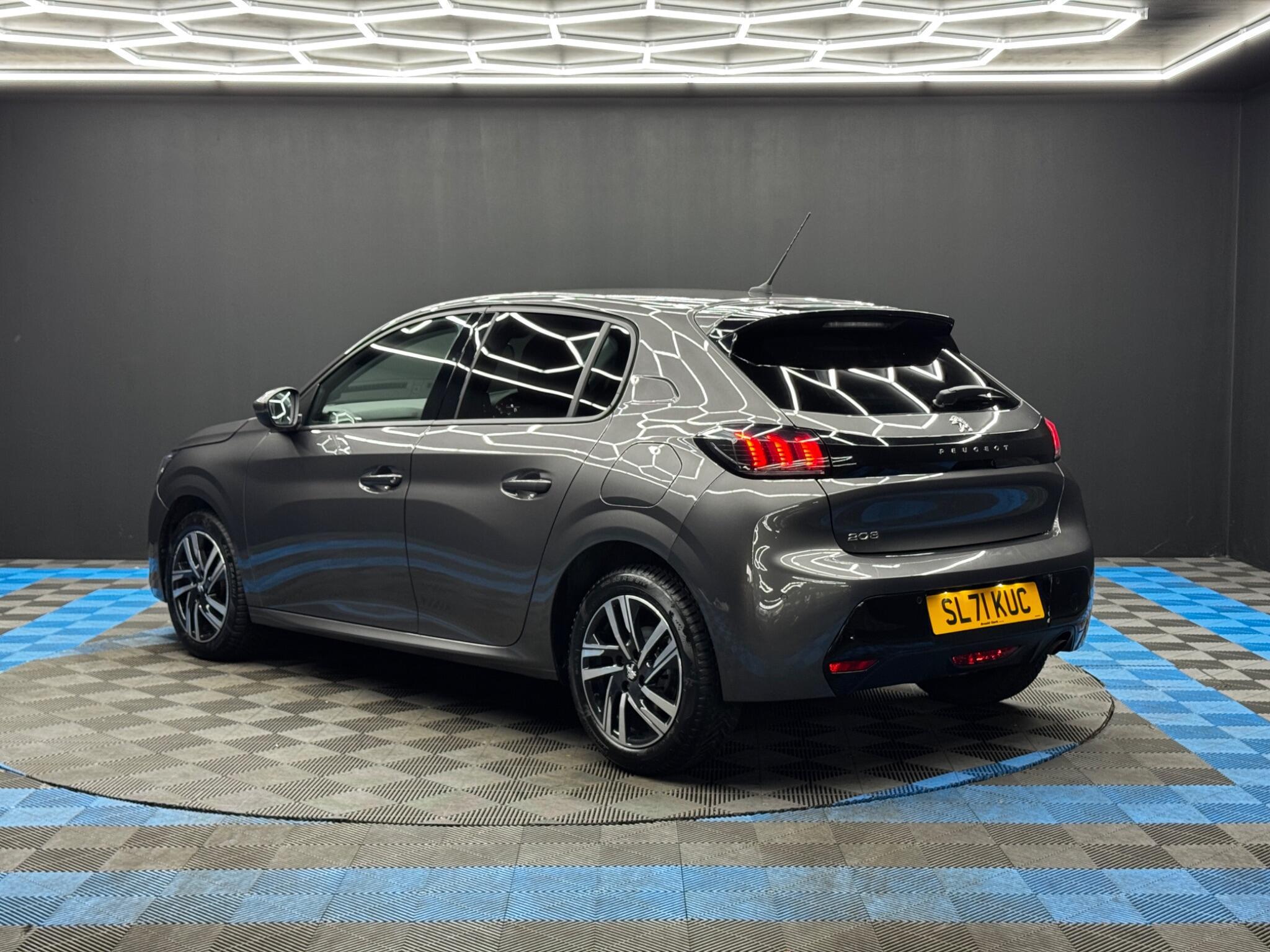 Peugeot 208 - Image 7