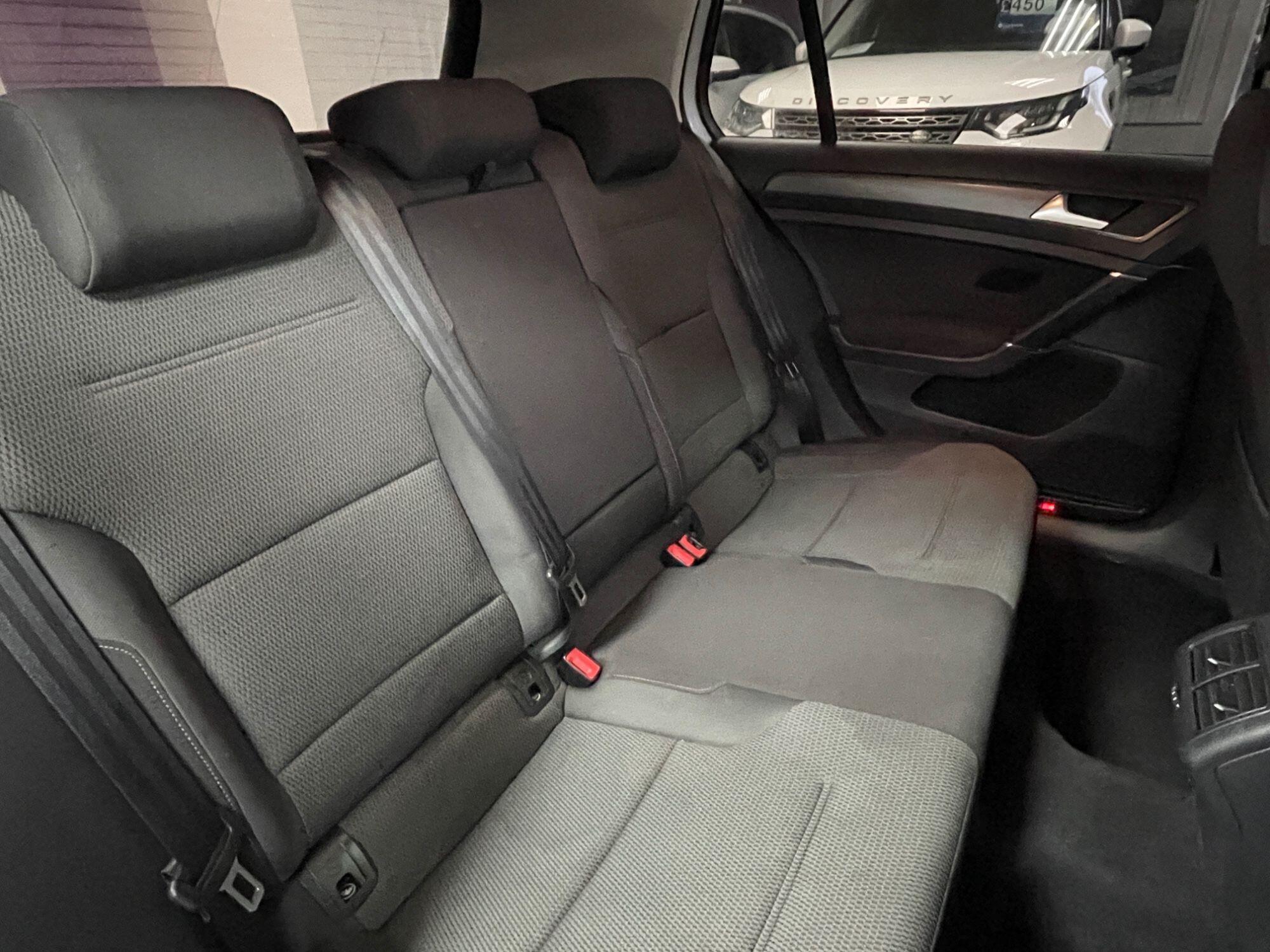 Volkswagen Golf - Image 27