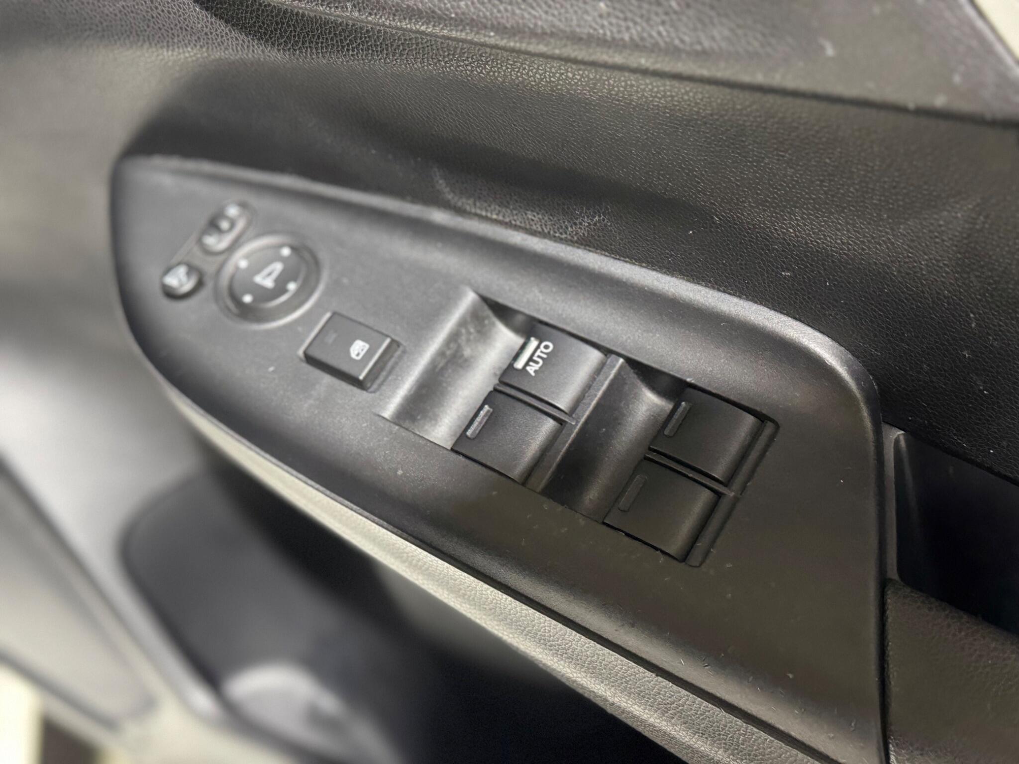 Honda FIT - Image 37