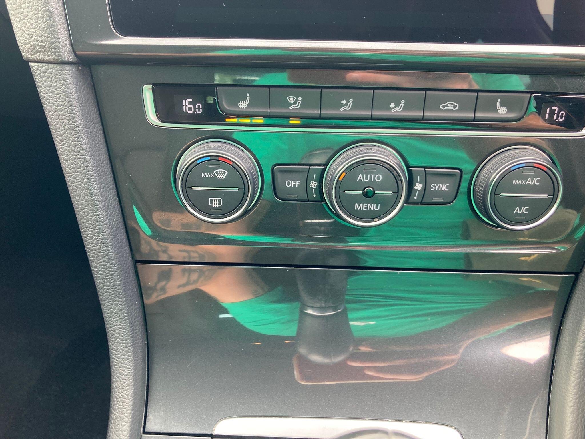 Volkswagen Golf - Image 12