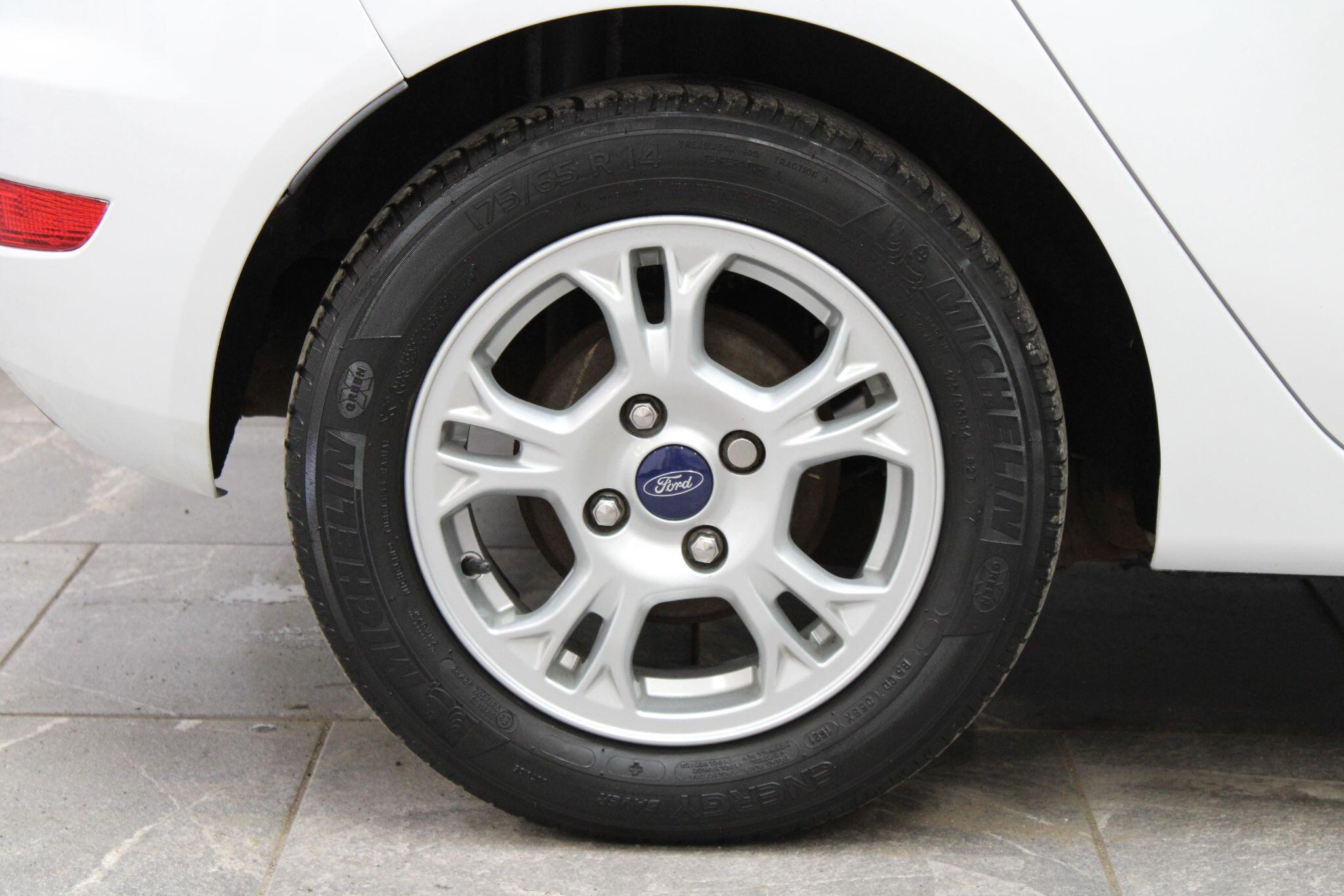 Ford Fiesta - Image 10