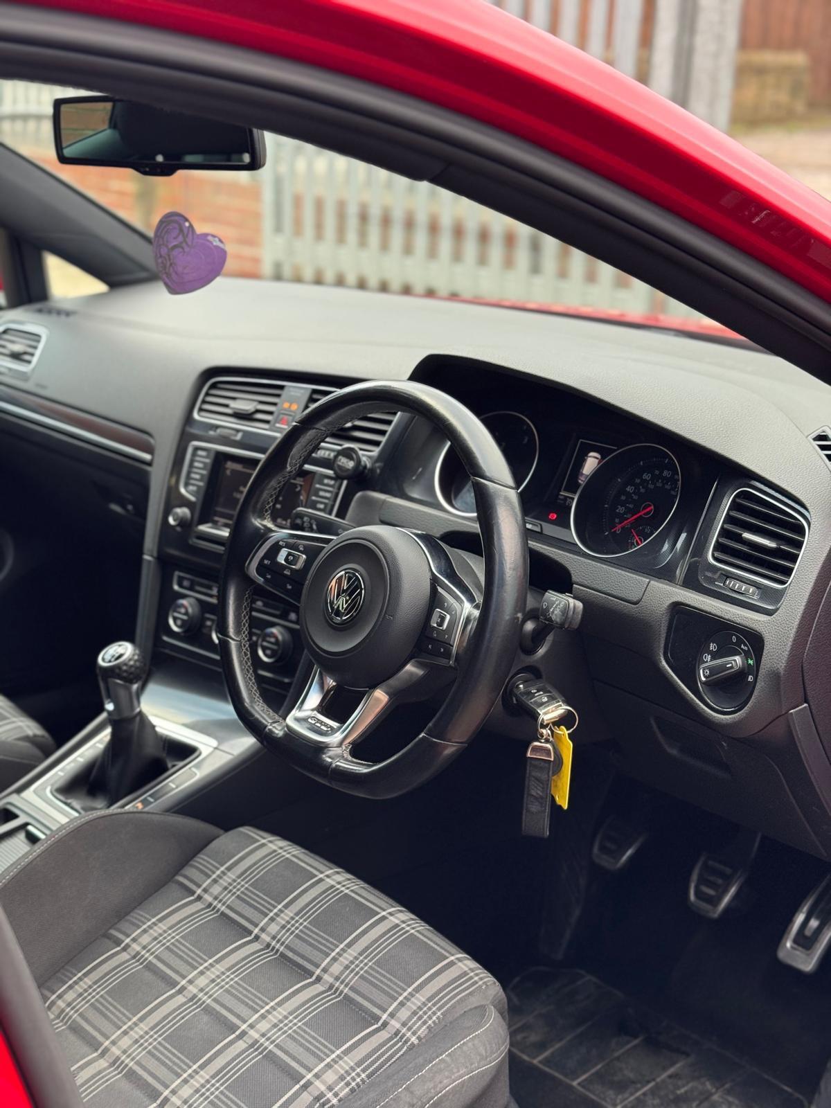 Volkswagen Golf - Image 21