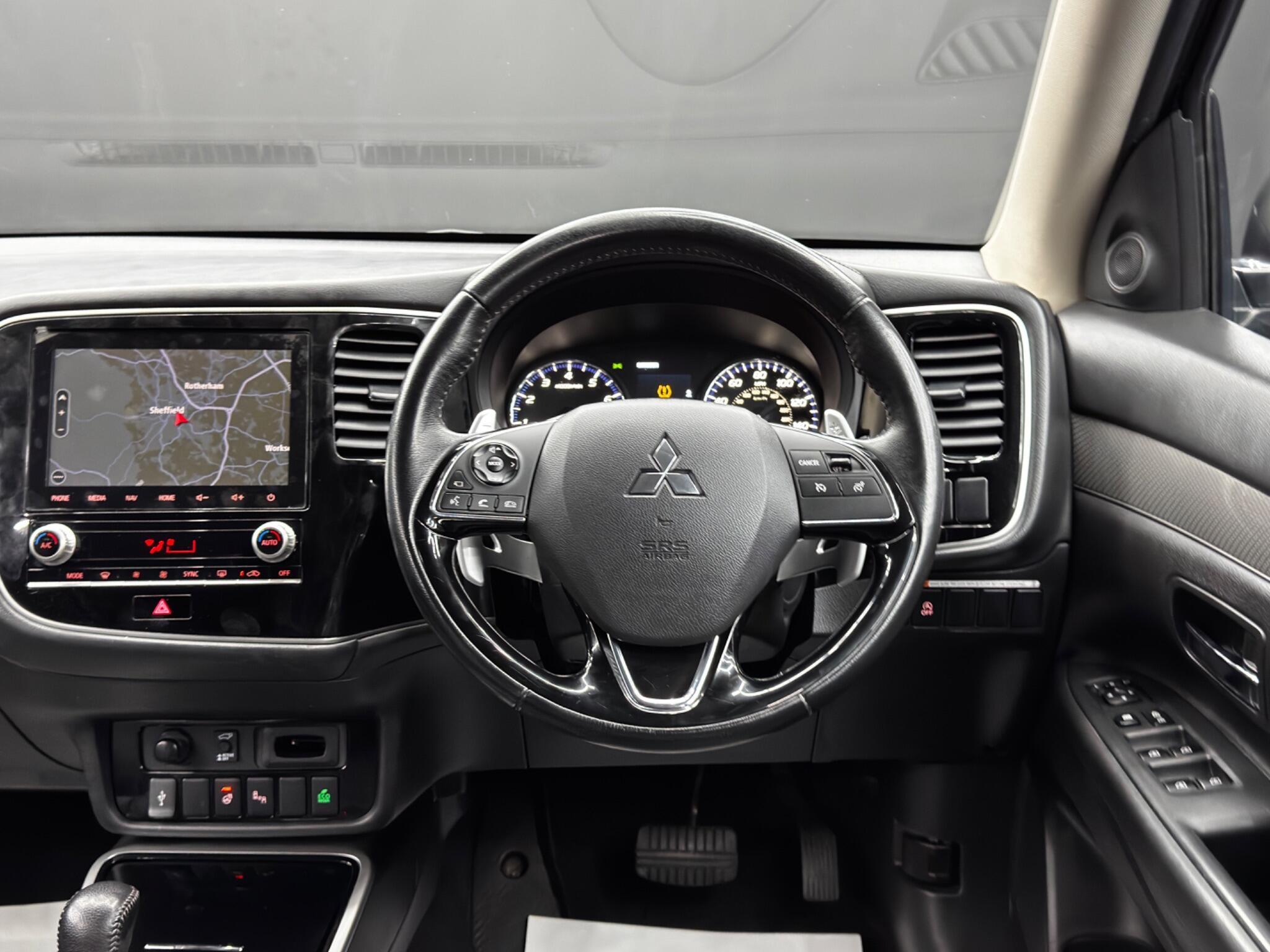 Mitsubishi Outlander - Image 19