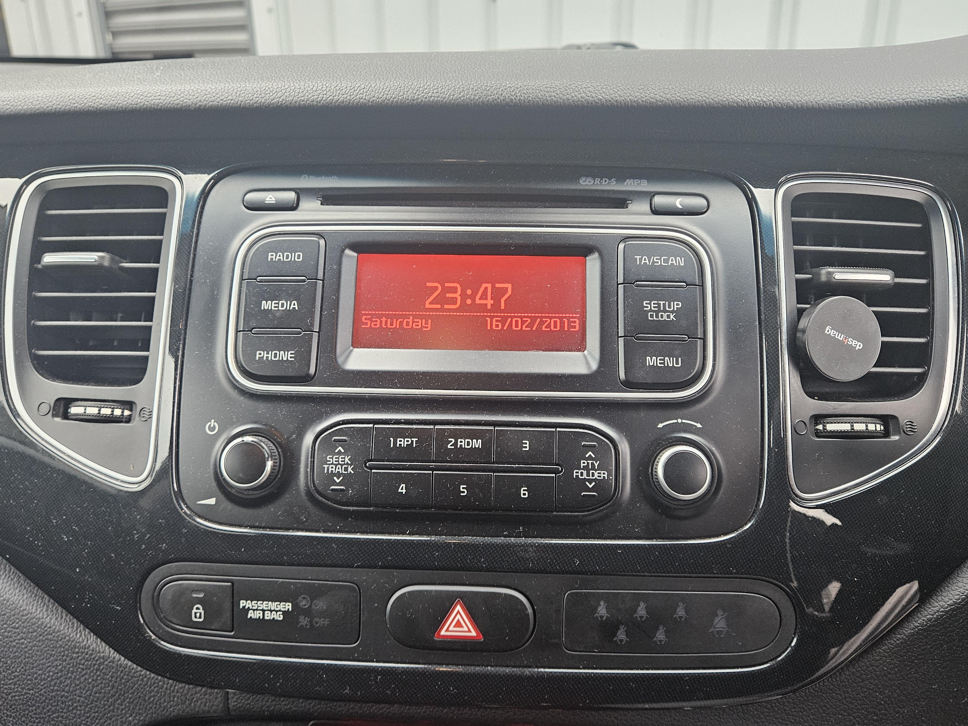 Kia Carens - Image 41