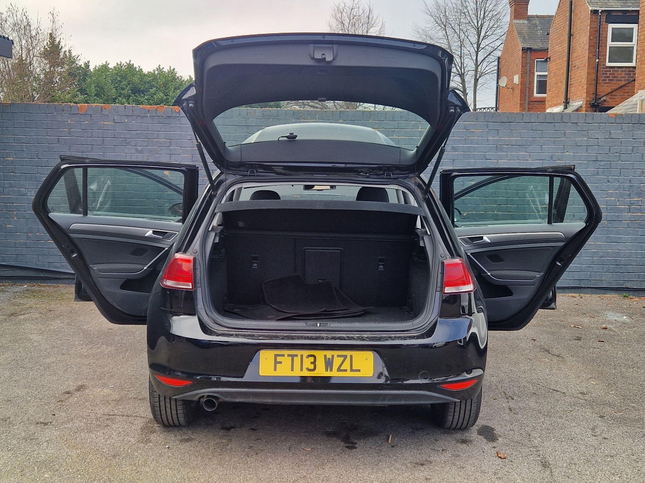 Volkswagen Golf - Image 11