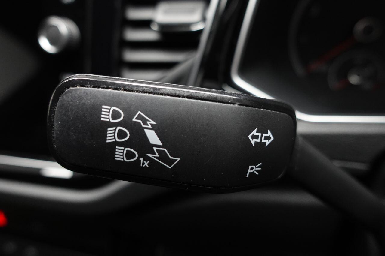 Volkswagen T-Roc - Image 35