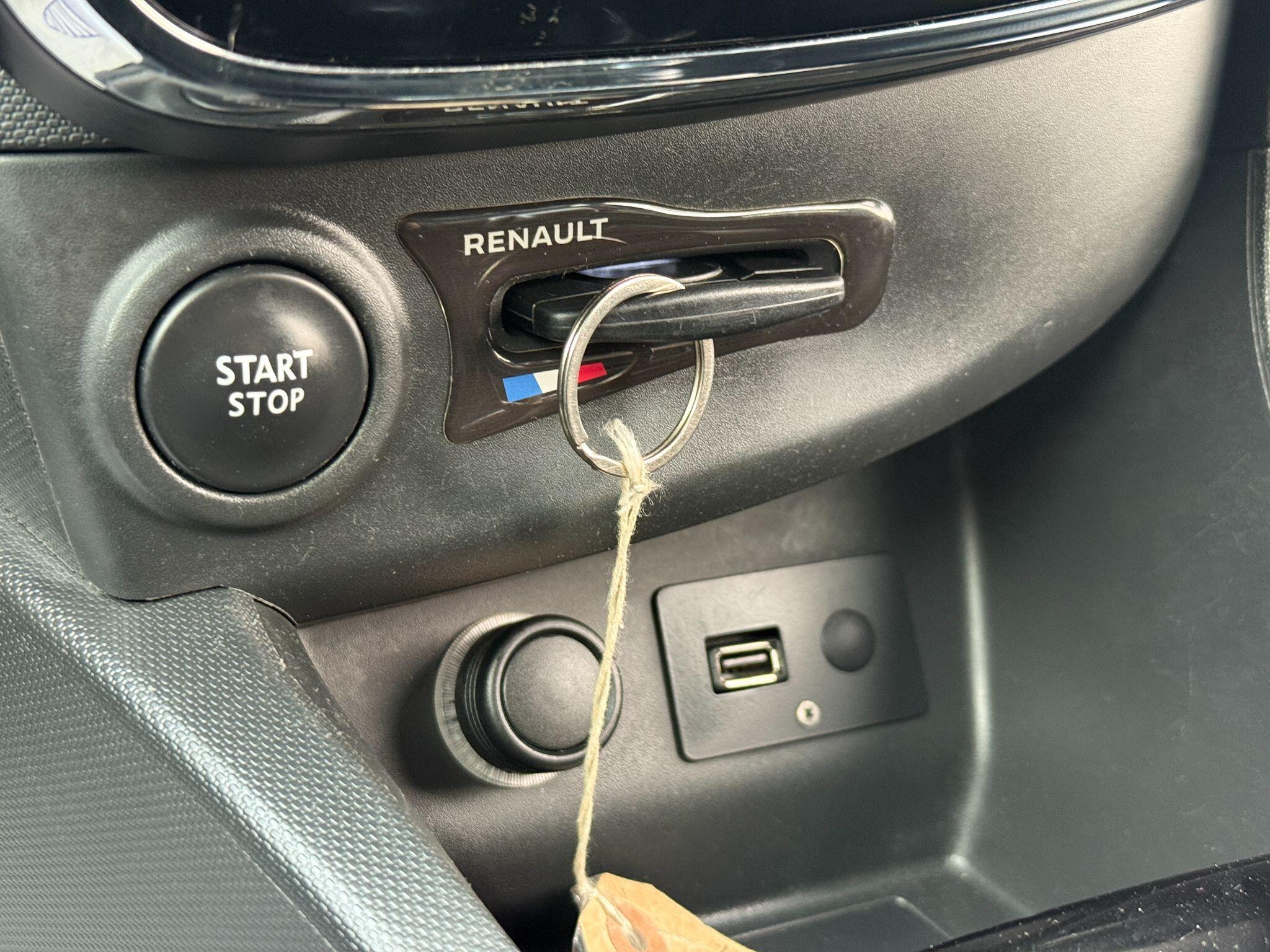 Renault Clio - Image 51