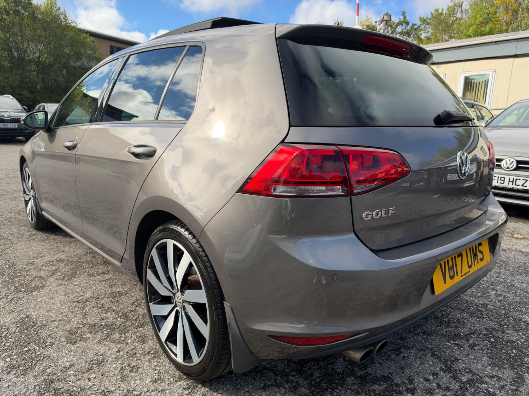 Volkswagen Golf - Image 9