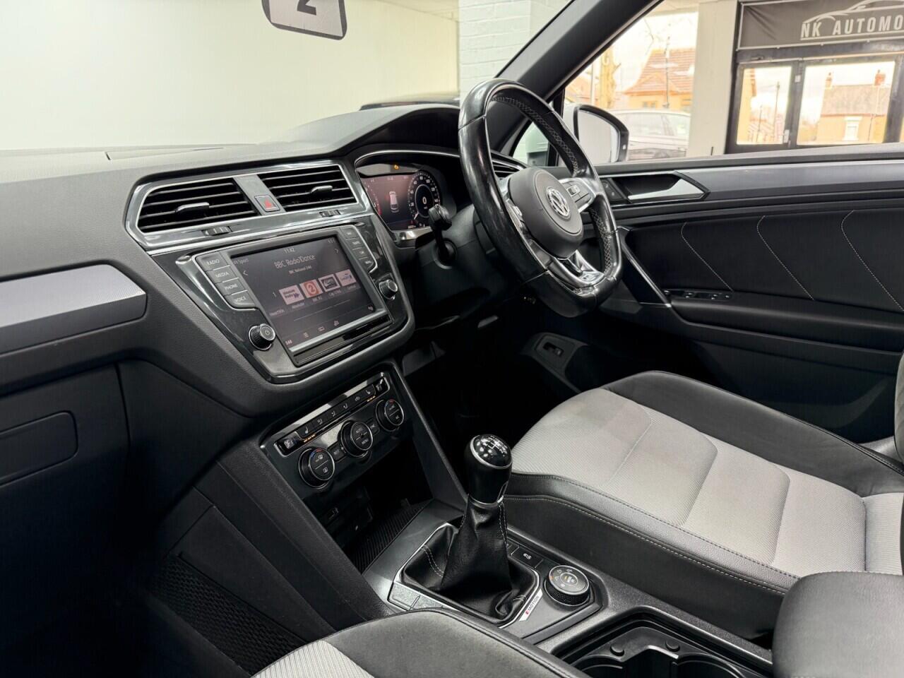 Volkswagen Tiguan - Image 29