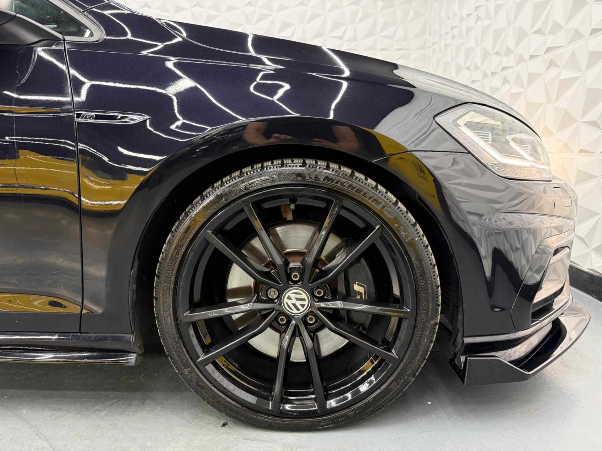 Volkswagen Golf - Image 17