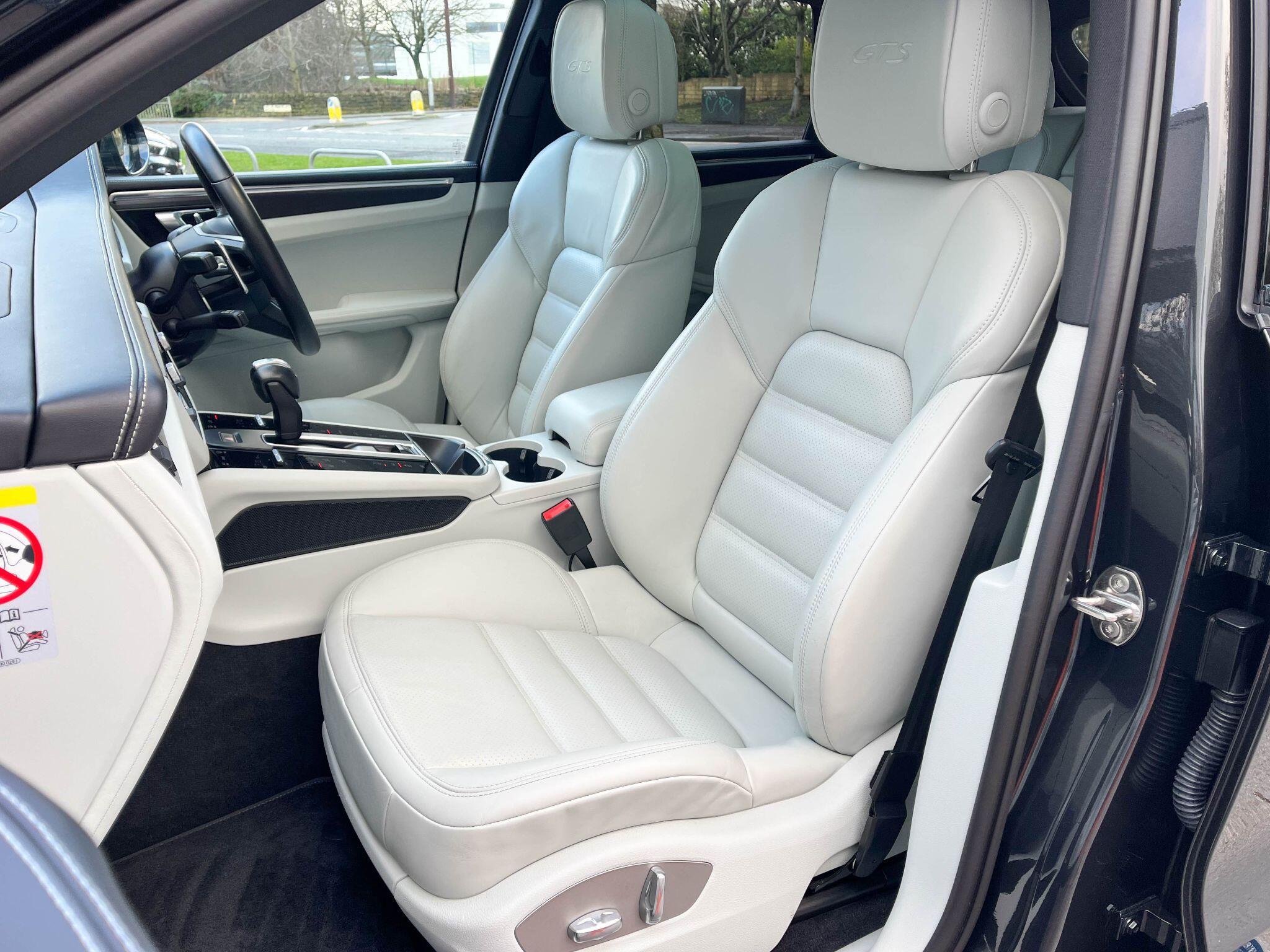 Porsche Macan - Image 8
