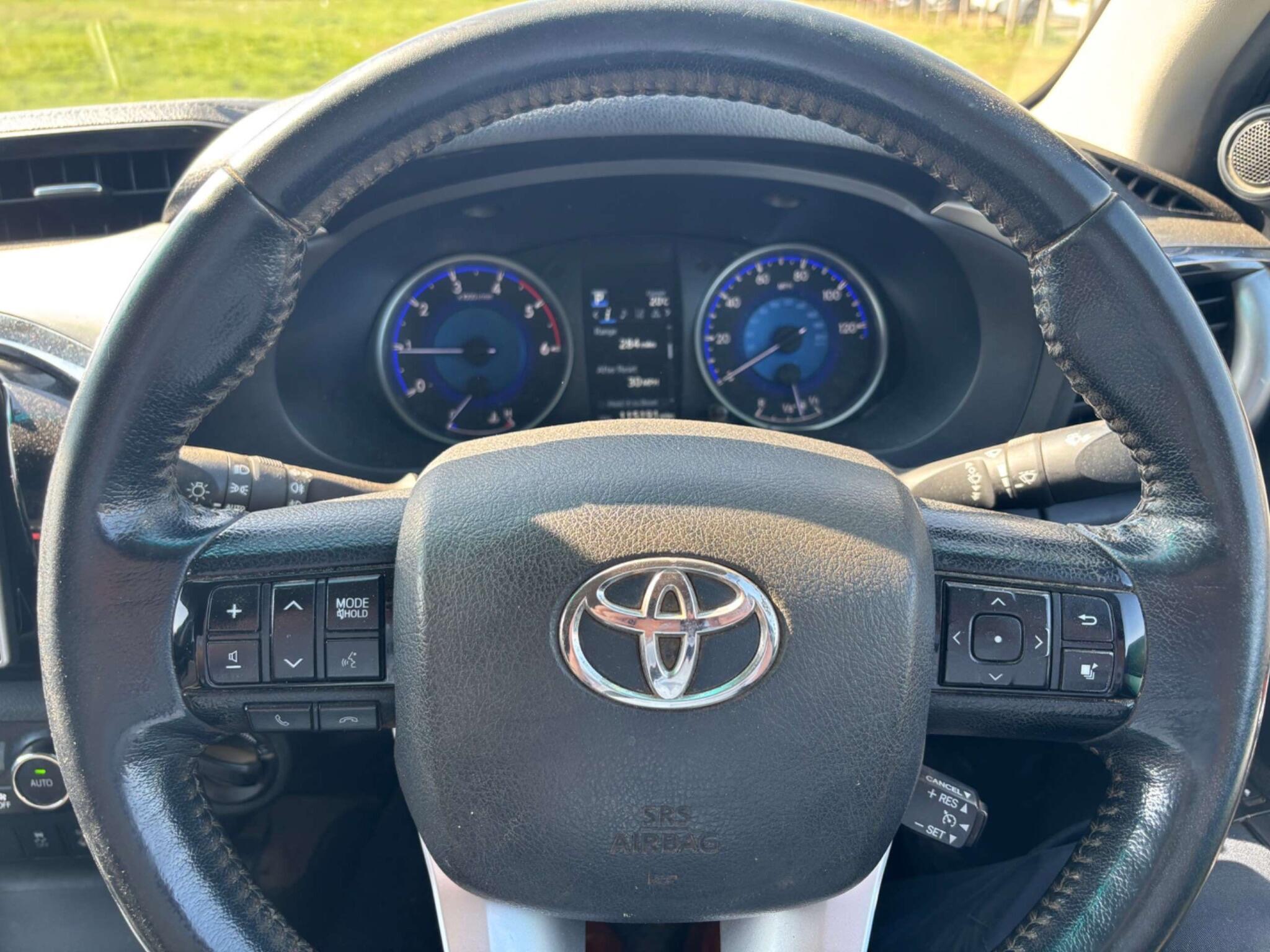 Toyota Hilux - Image 8