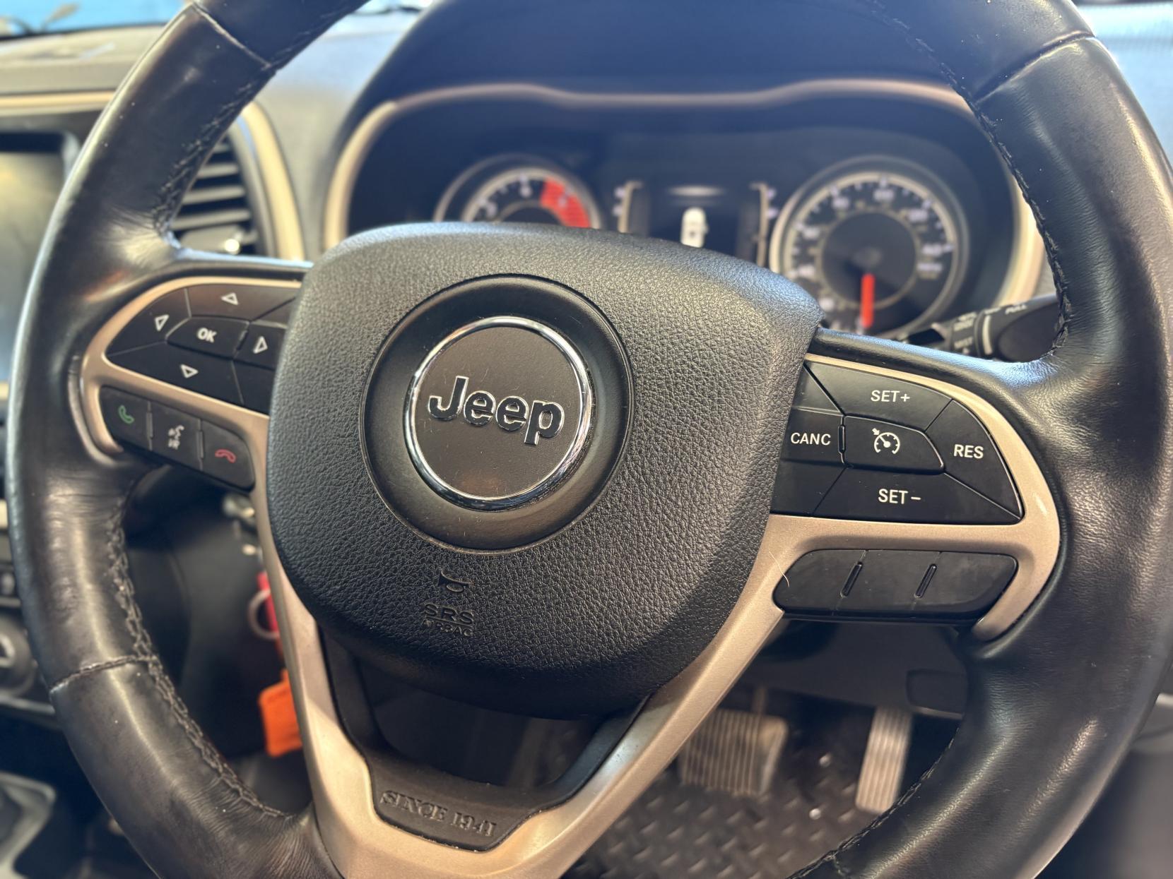 Jeep Cherokee - Image 14