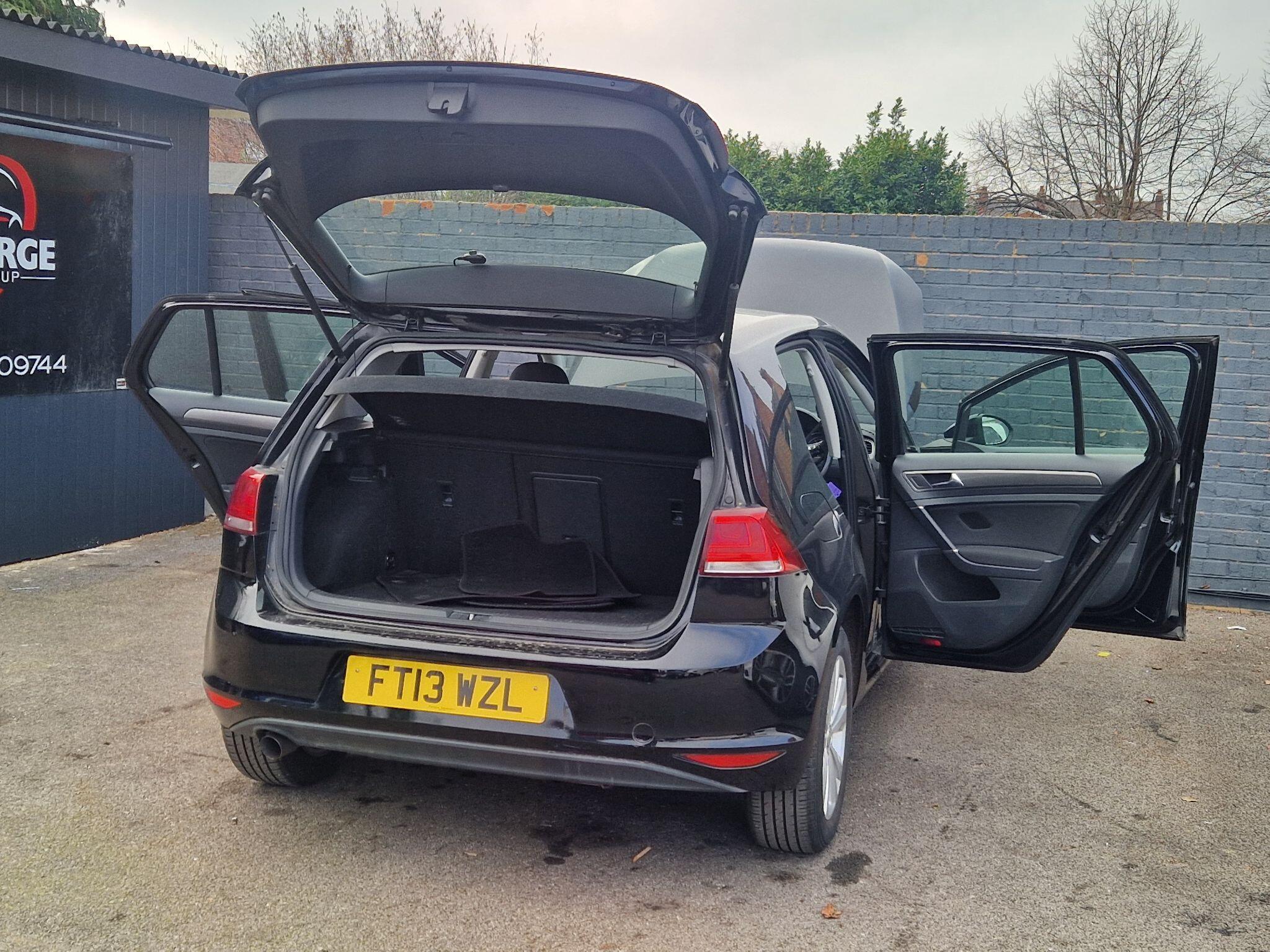 Volkswagen Golf - Image 12