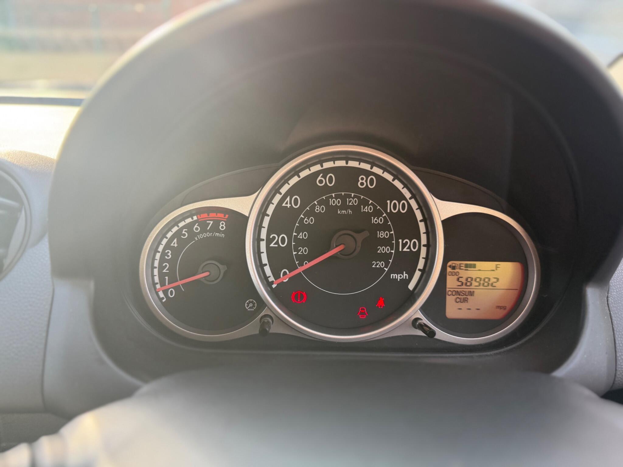 Mazda MAZDA2 - Image 11