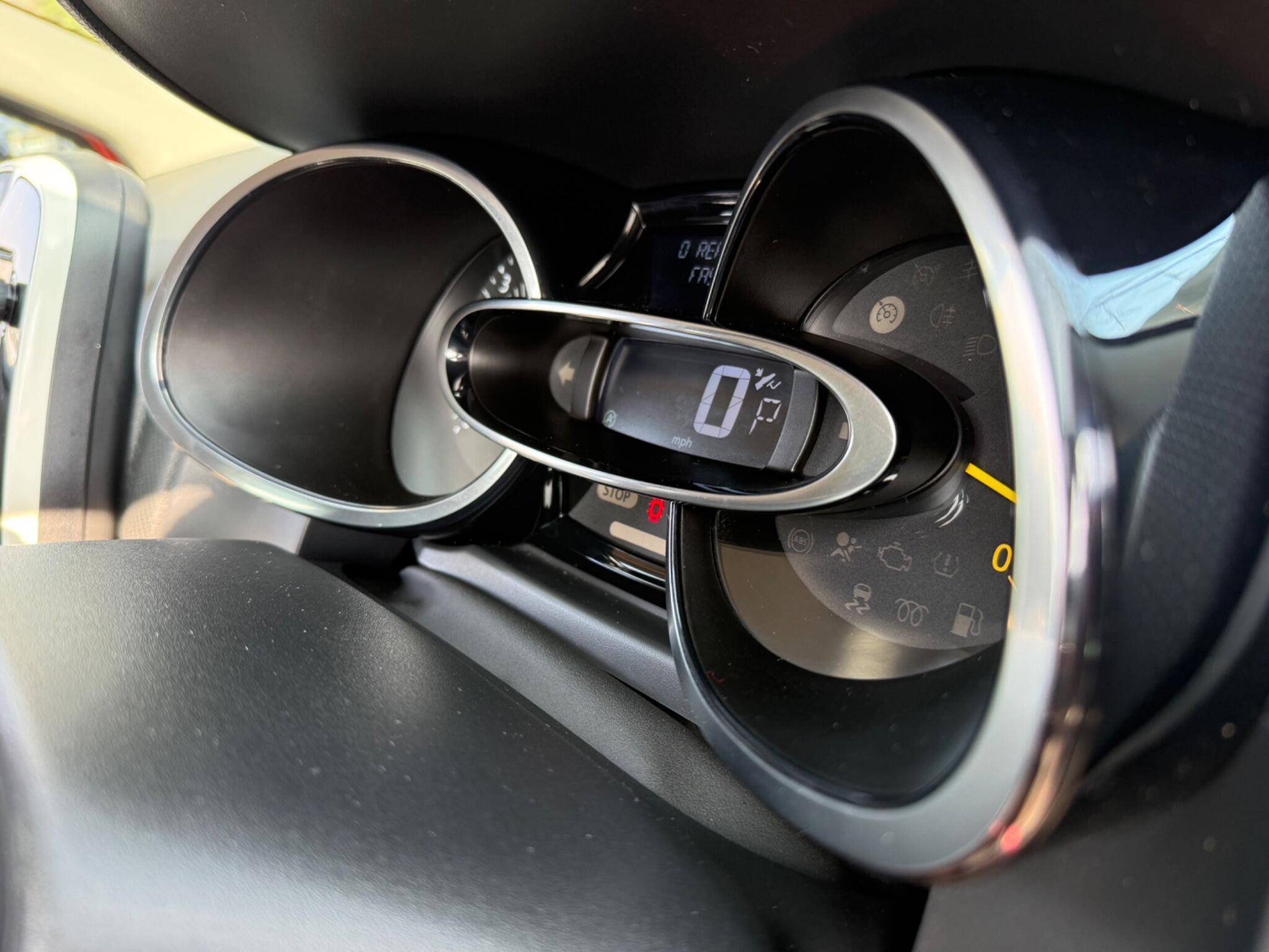 Renault Clio - Image 24