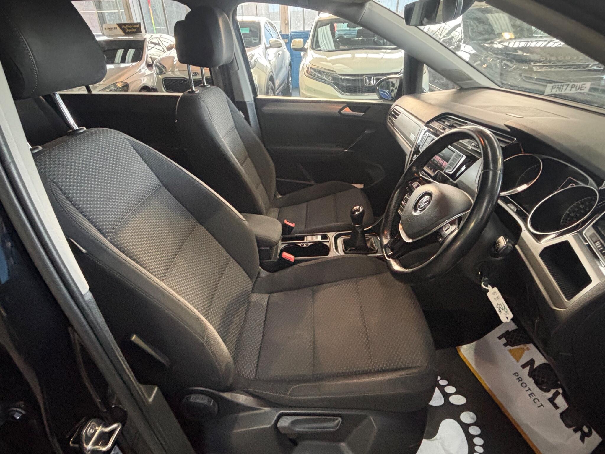 Volkswagen Touran - Image 18