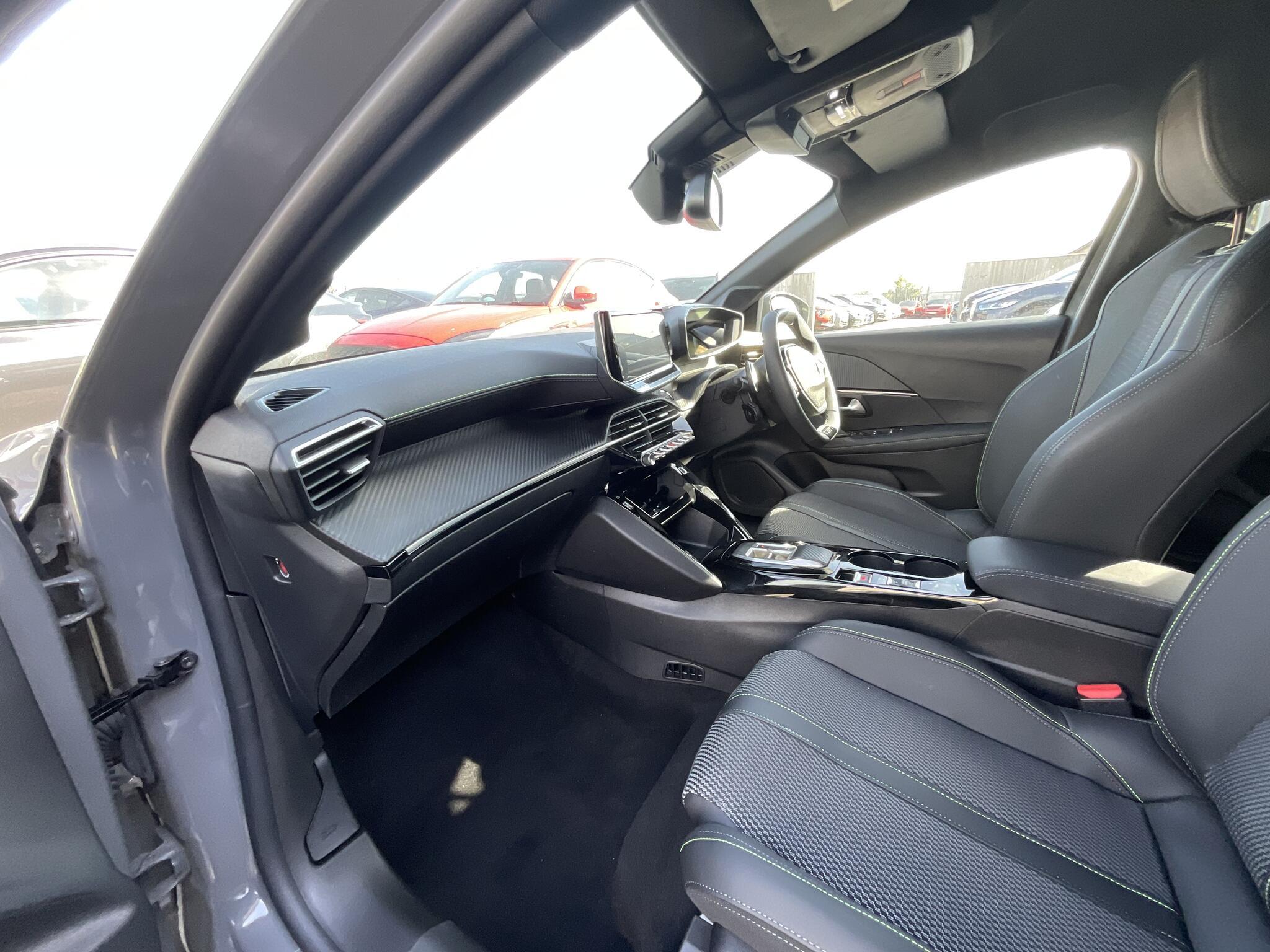 Peugeot 208 - Image 16