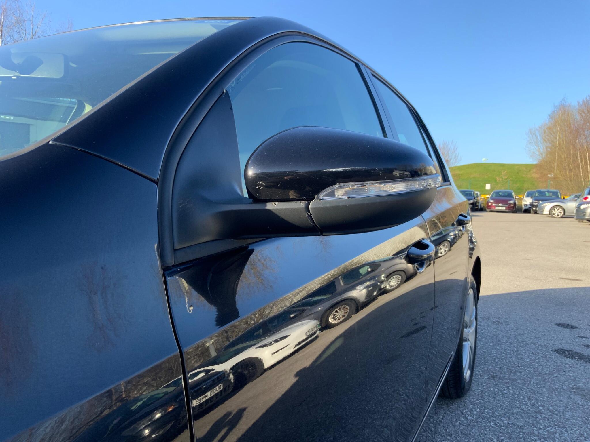 Volkswagen Golf - Image 26