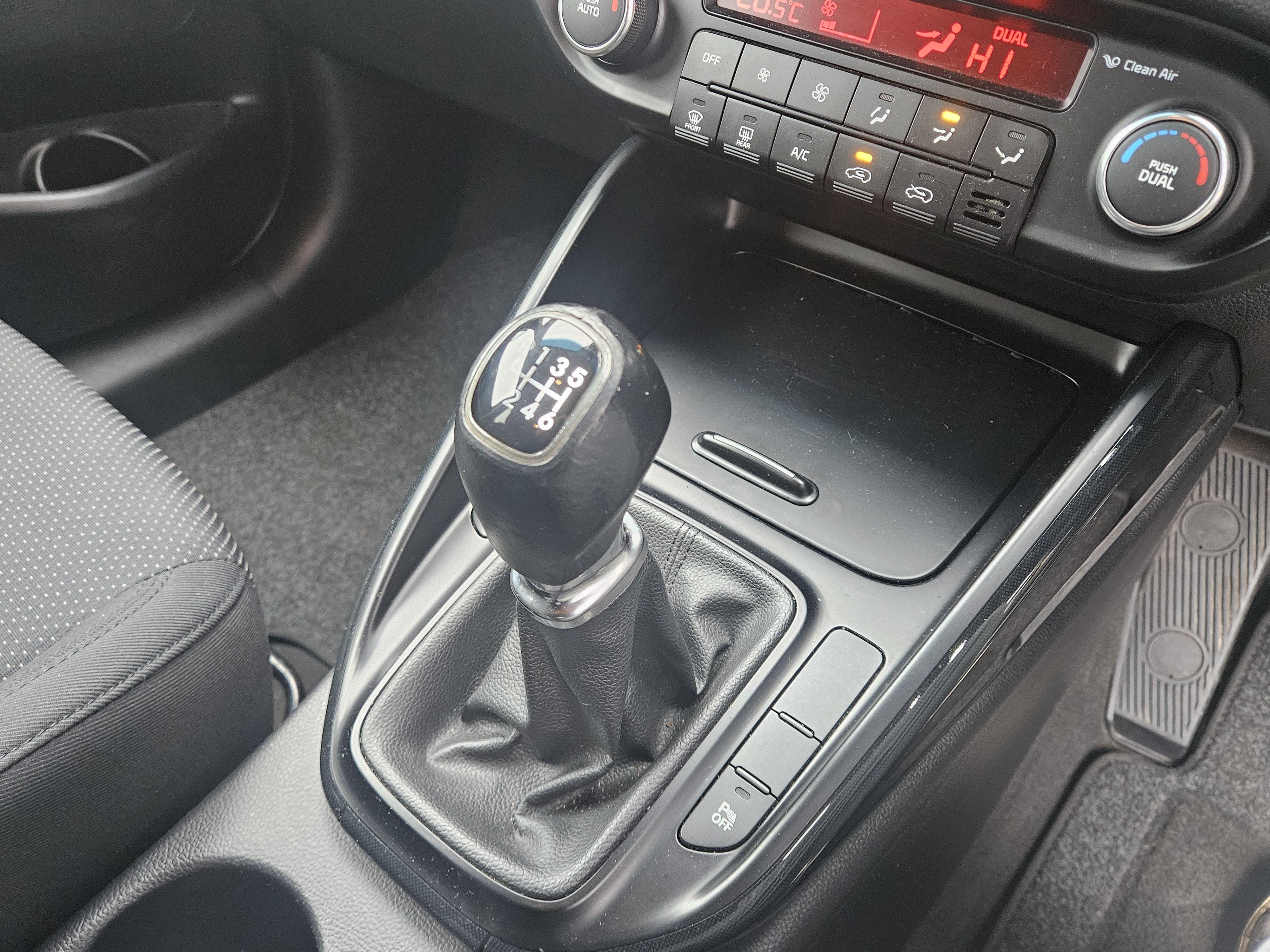 Kia Carens - Image 43