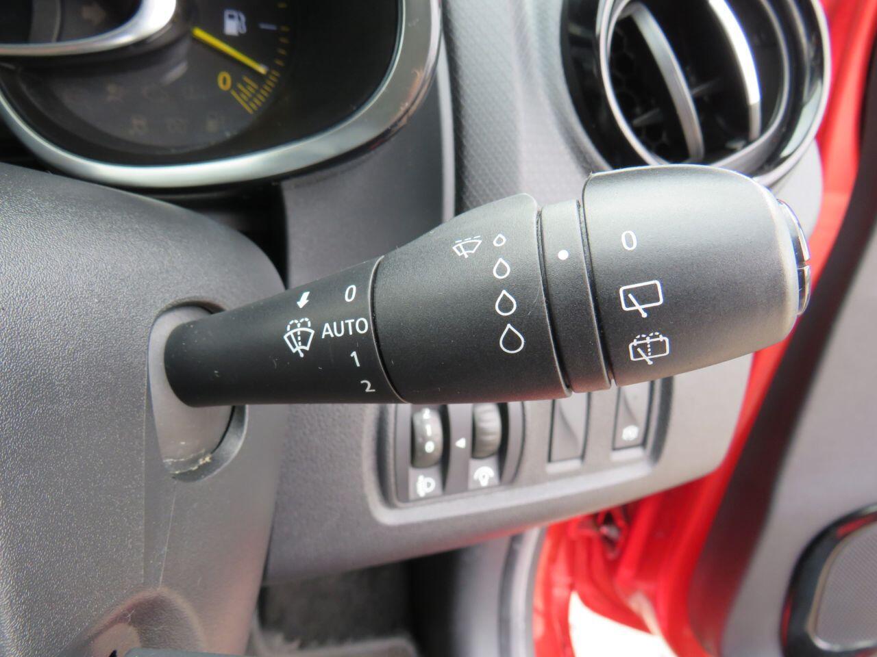 Renault Clio - Image 19