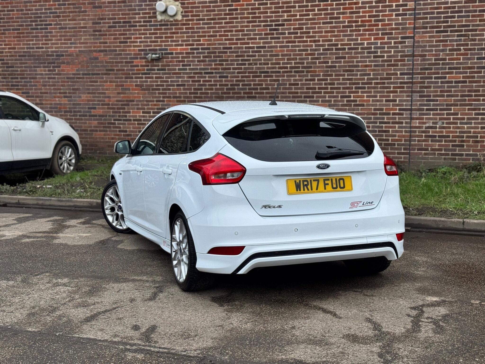 Ford Focus - Image 18