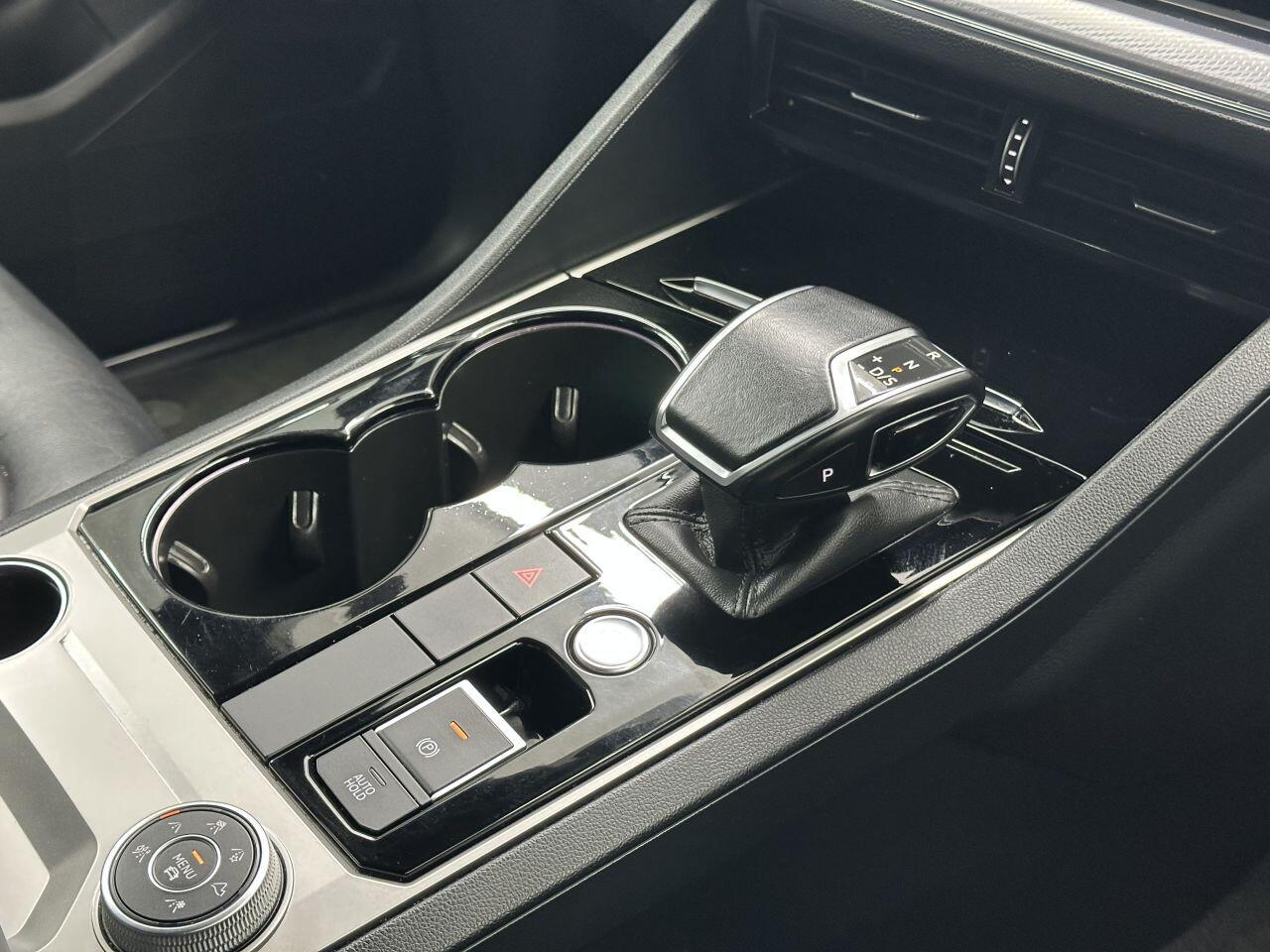 Volkswagen Touareg - Image 31