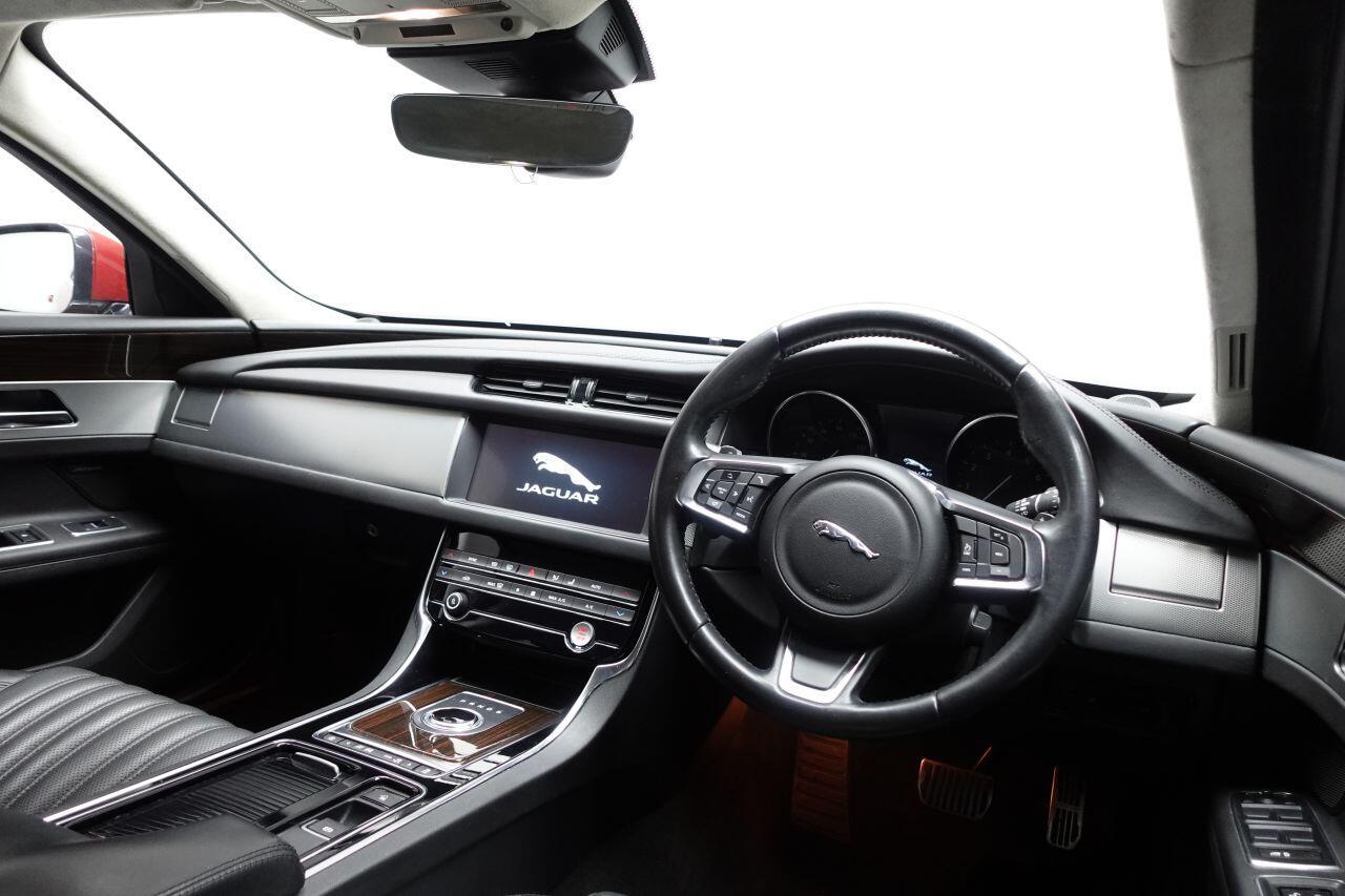 Jaguar XF - Image 24