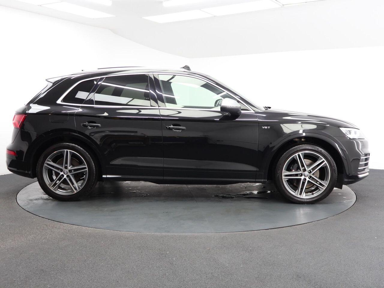 Audi SQ5 - Image 14
