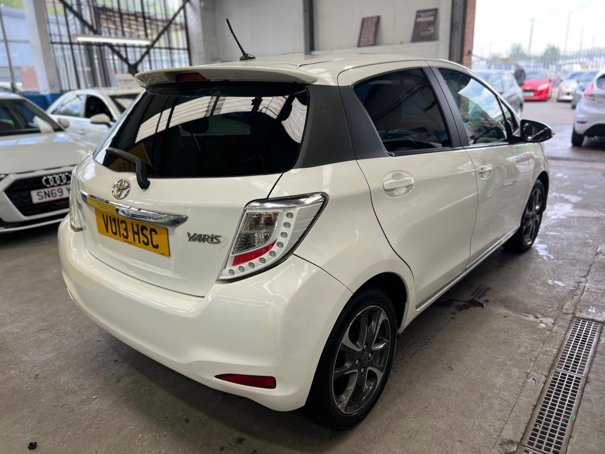 Toyota Yaris - Image 7