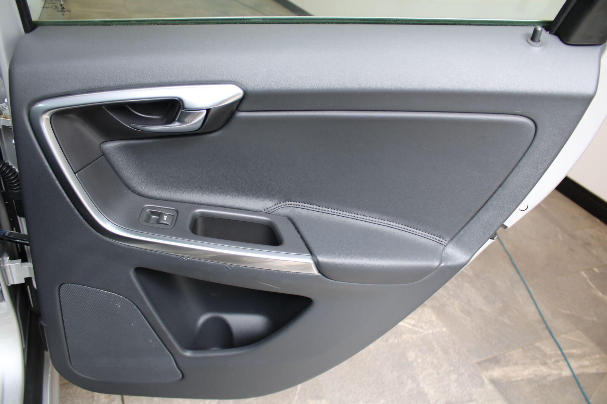 Volvo XC60 - Image 33