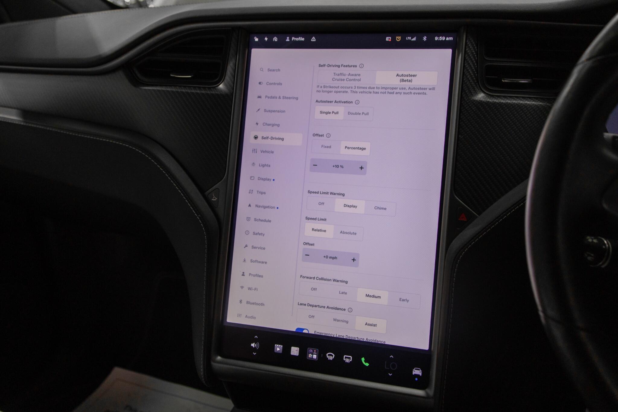Tesla Model X - Image 16