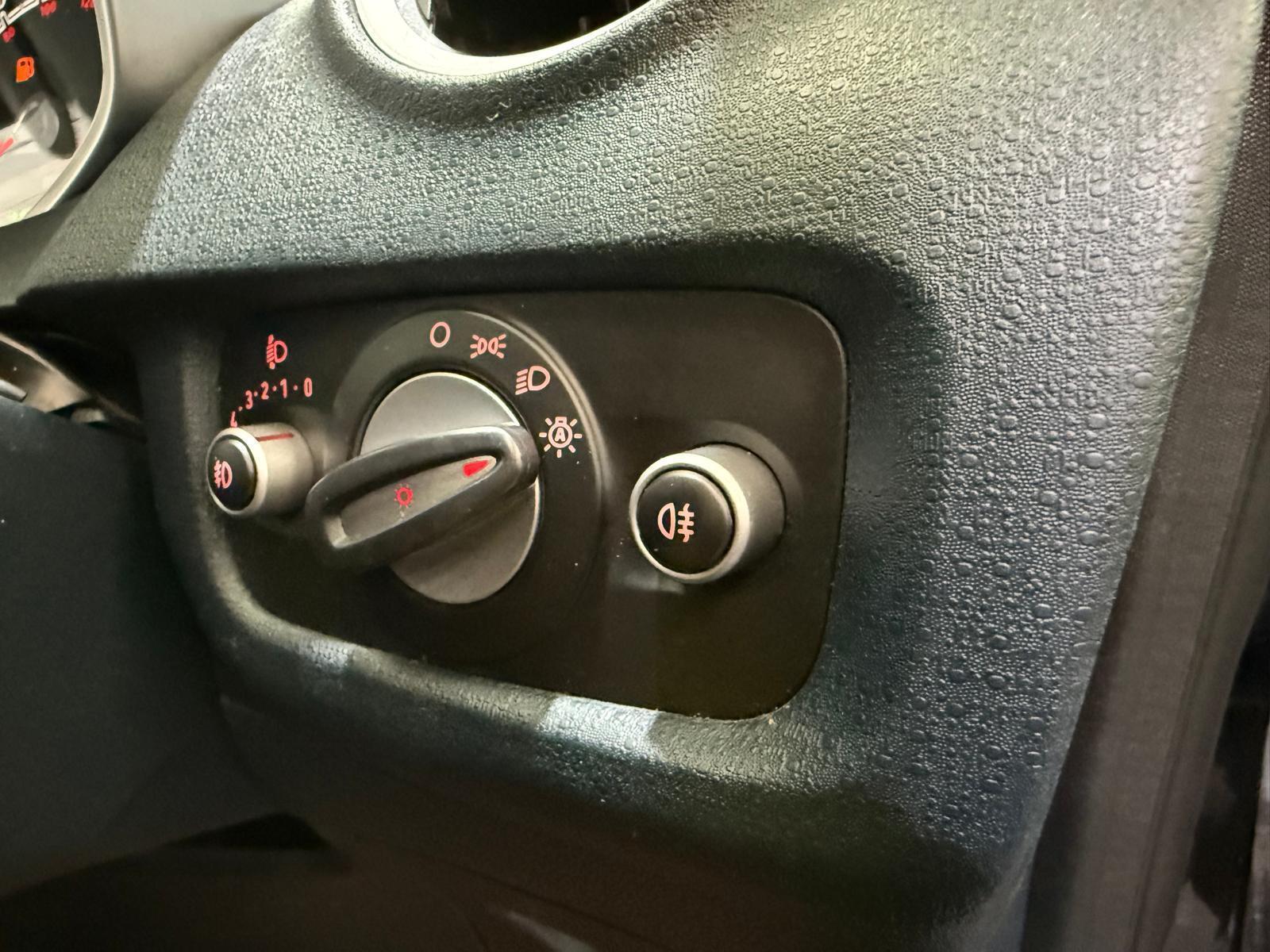 Ford Fiesta - Image 40