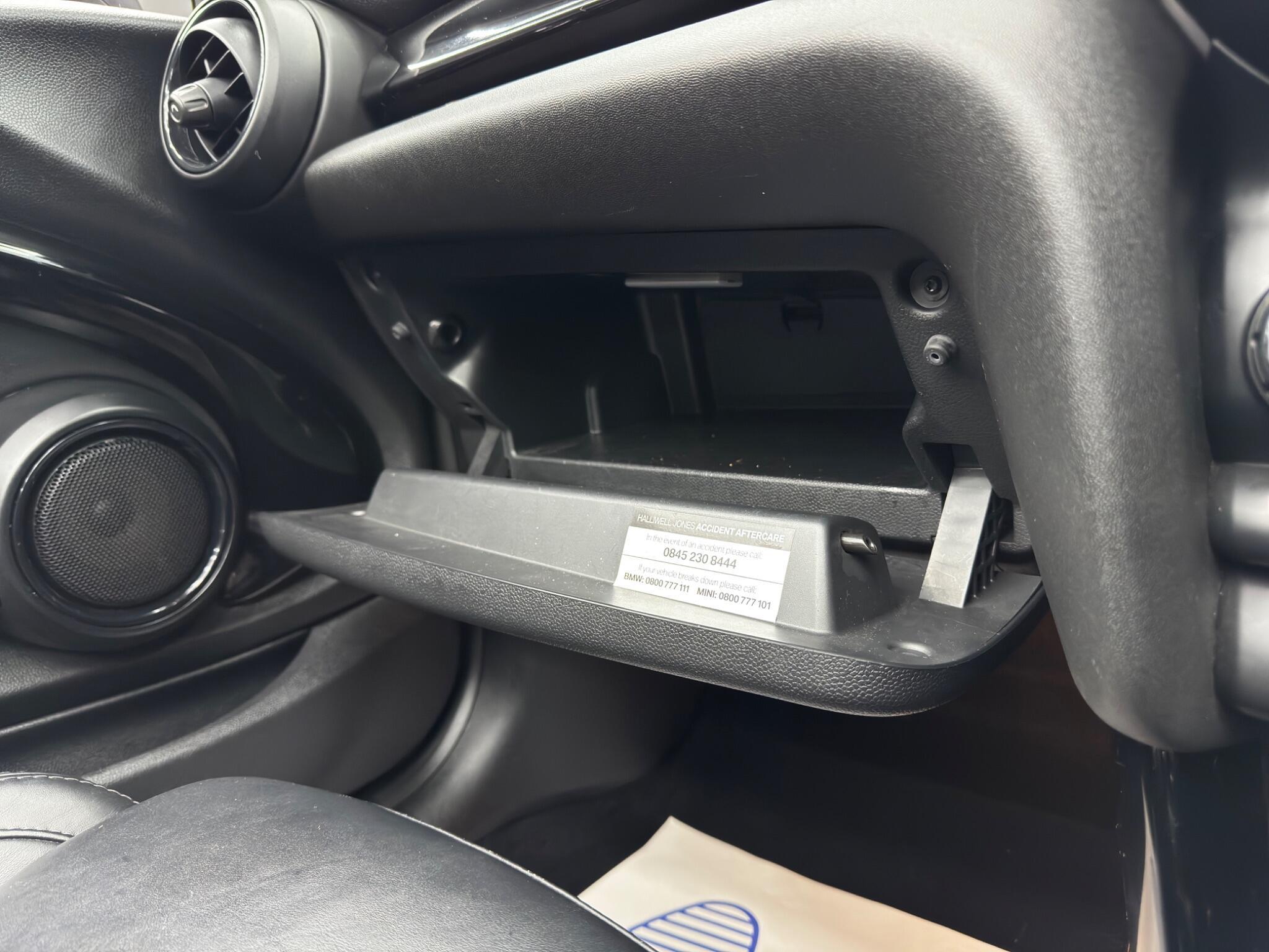 MINI Convertible - Image 38