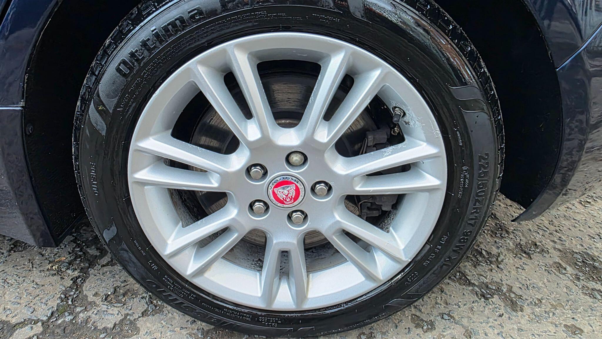 Jaguar XE - Image 46
