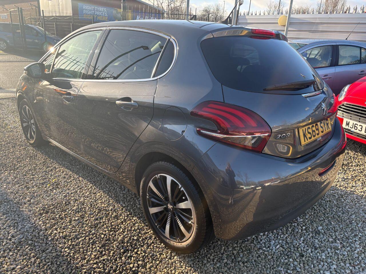 Peugeot 208 - Image 4