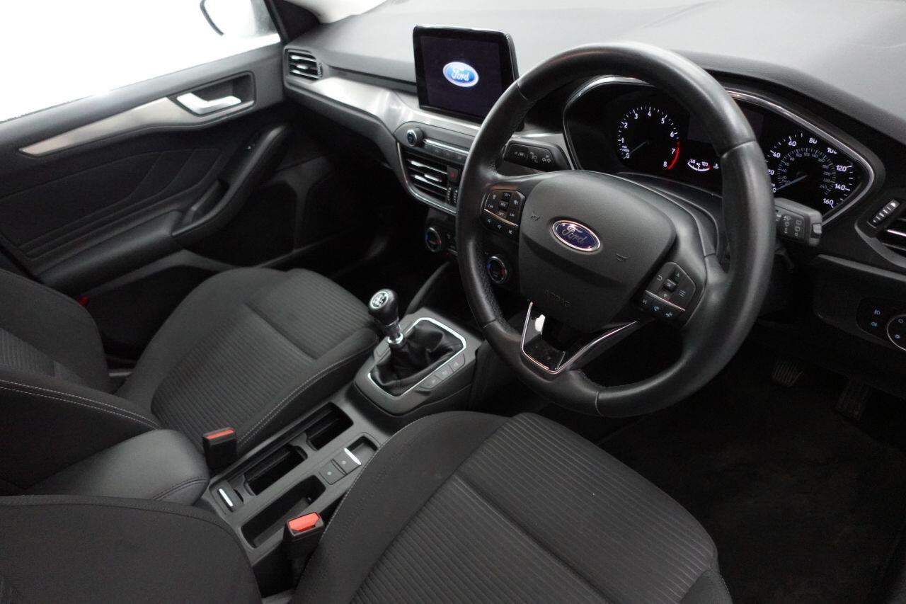 Ford Focus - Image 11