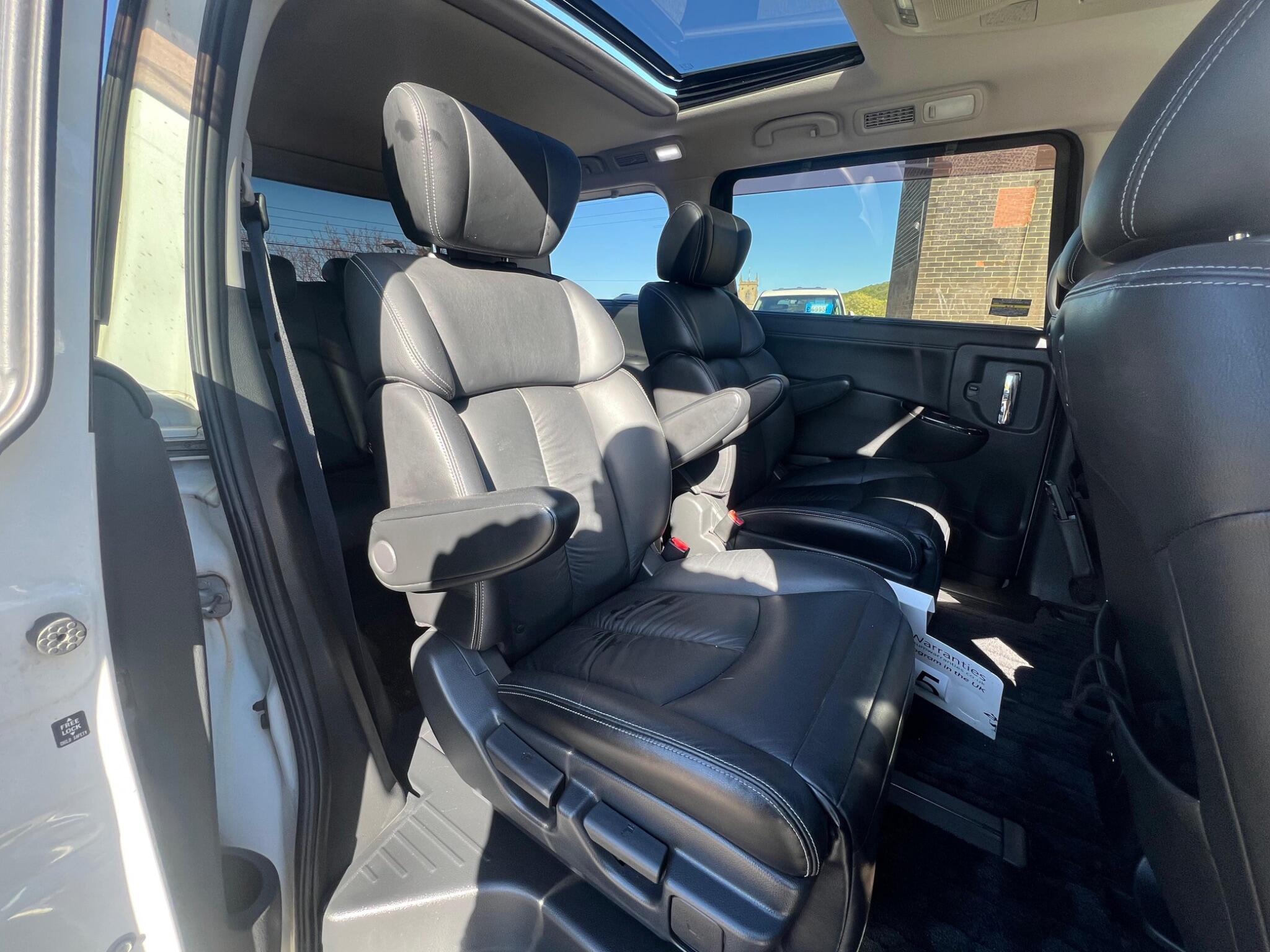 Nissan Elgrand - Image 11