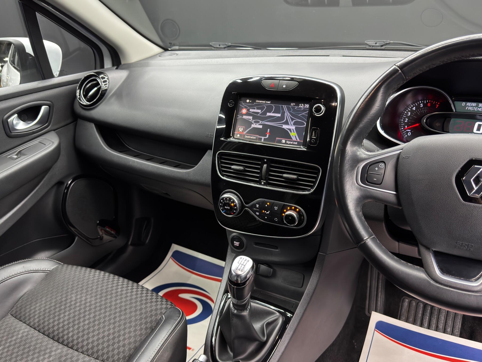 Renault Clio - Image 23