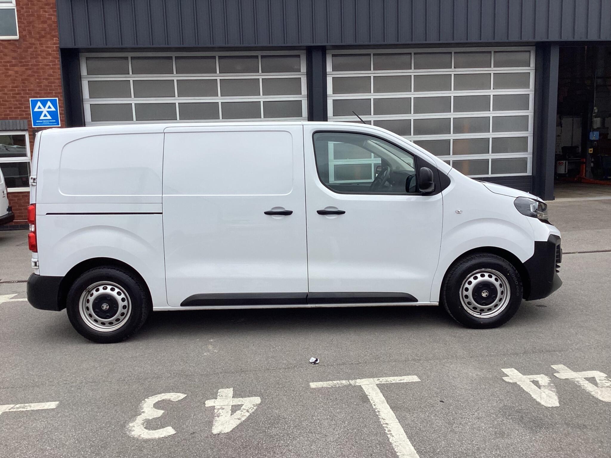 Vauxhall Vivaro - Image 8