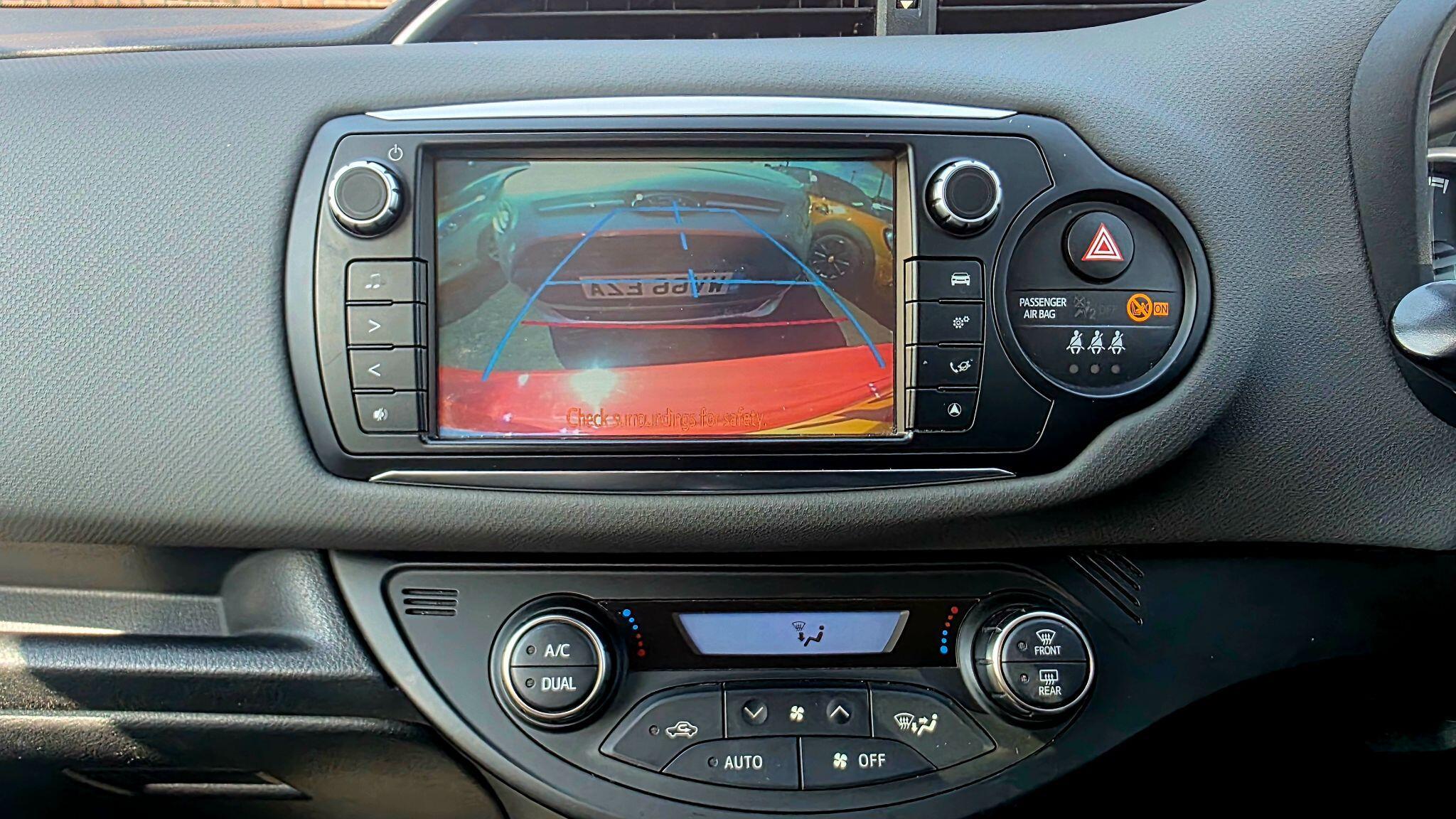 Toyota Yaris - Image 19