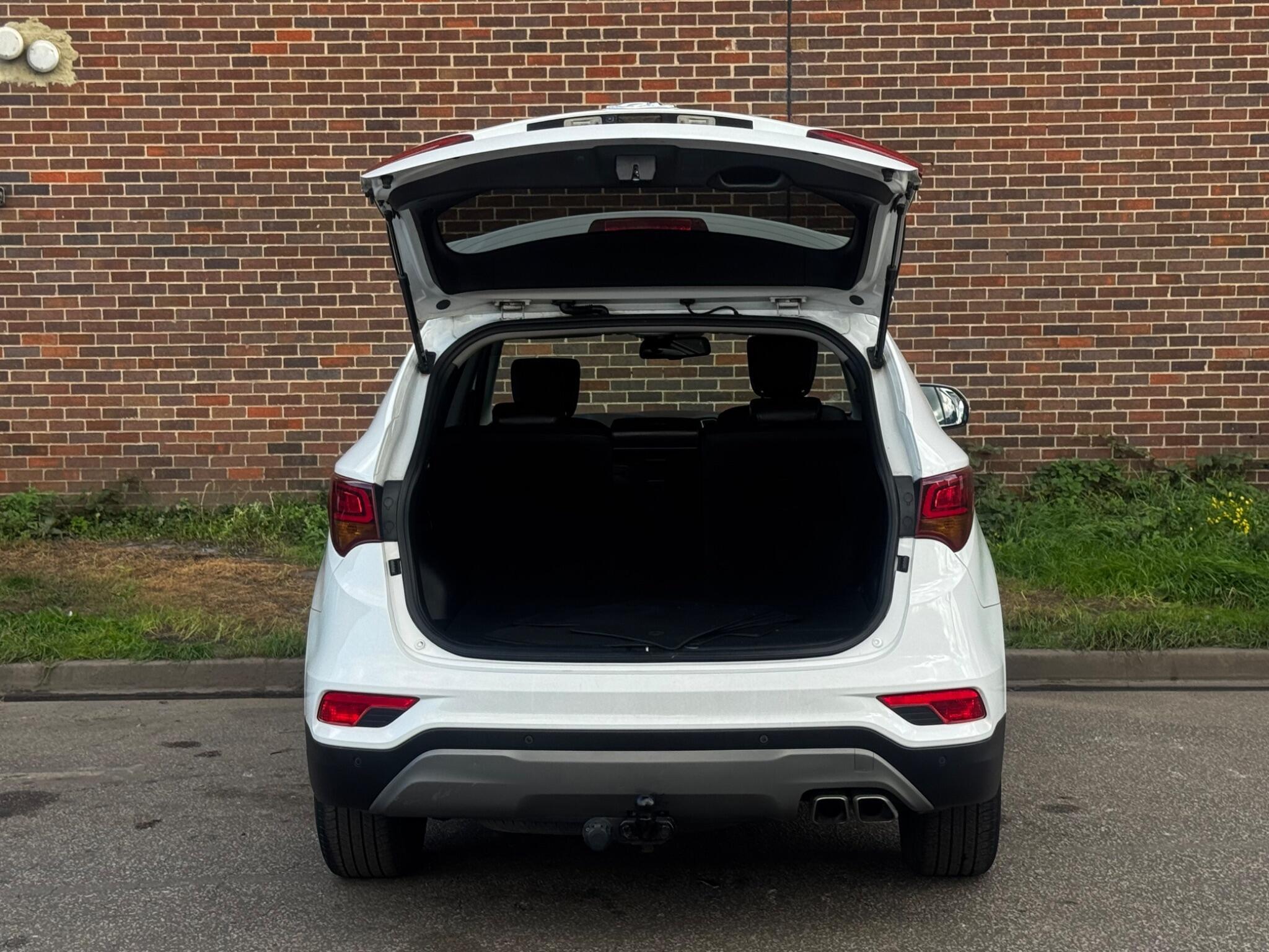 Hyundai Santa Fe - Image 18
